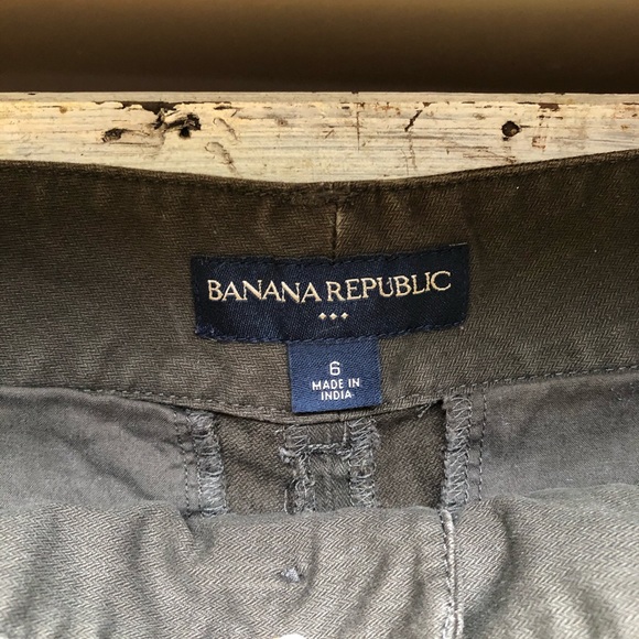 Banana Republic Olive Green Cuffed 4" Shorts - Picture 7 of 9
